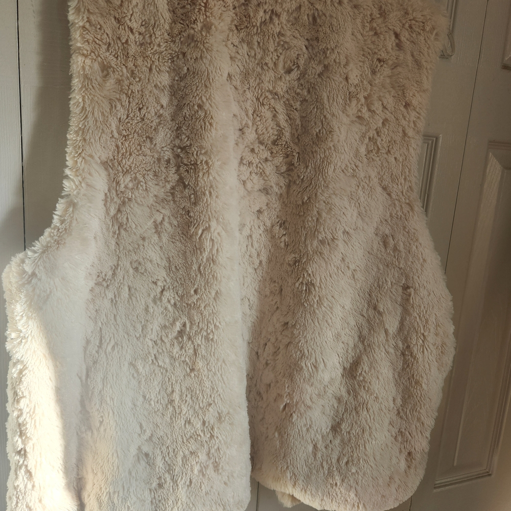 Betsey Johnson White Faux Fur Vest With Pockets XL - Picture 3 of 6